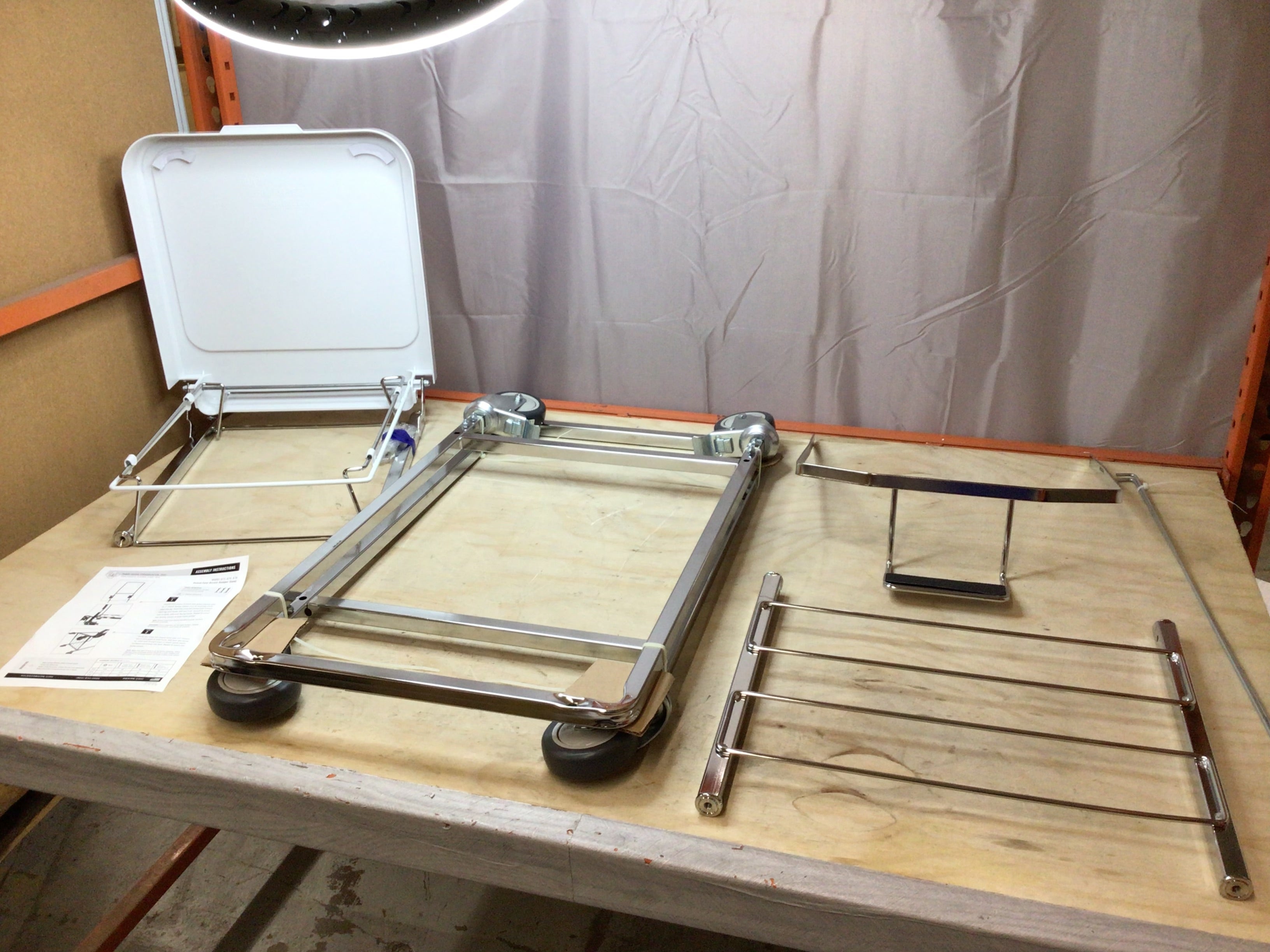 R&B Wire Products 672NB Single Hamper w/ Foot Pedal (No Bag) *Slight Damage* (8128556499182)